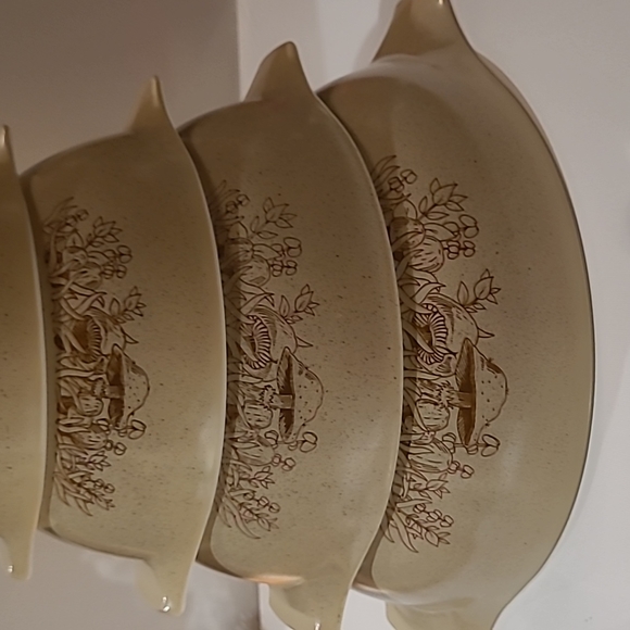 2)Vintage  Pyrex forest fancies mushrooms 444-4qt. 443-2.5l. 442-1.5l. 441-750ml - Picture 3 of 4